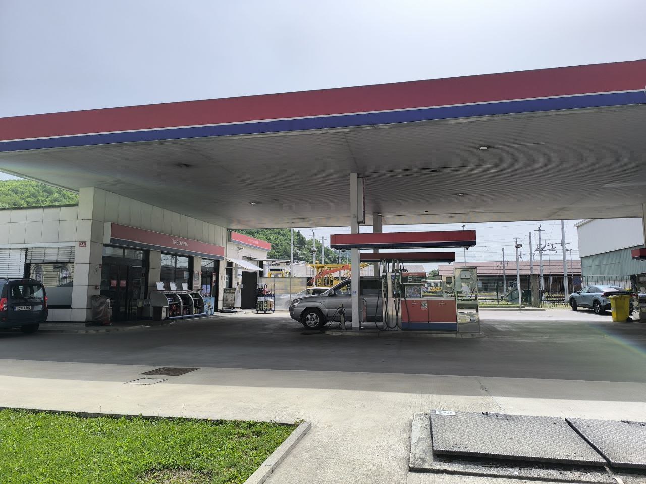 Vlada je šla na roko naftnim trgovcem, a za Petrol to ni dovolj: Še vedno smo med najnižjimi v regiji