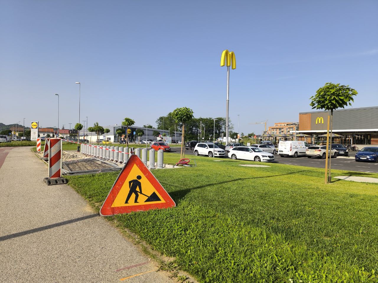 Znano, kdaj se bomo praktično do vrat novega McDonald'sa na Studencih lahko pripeljali z Mbajkom