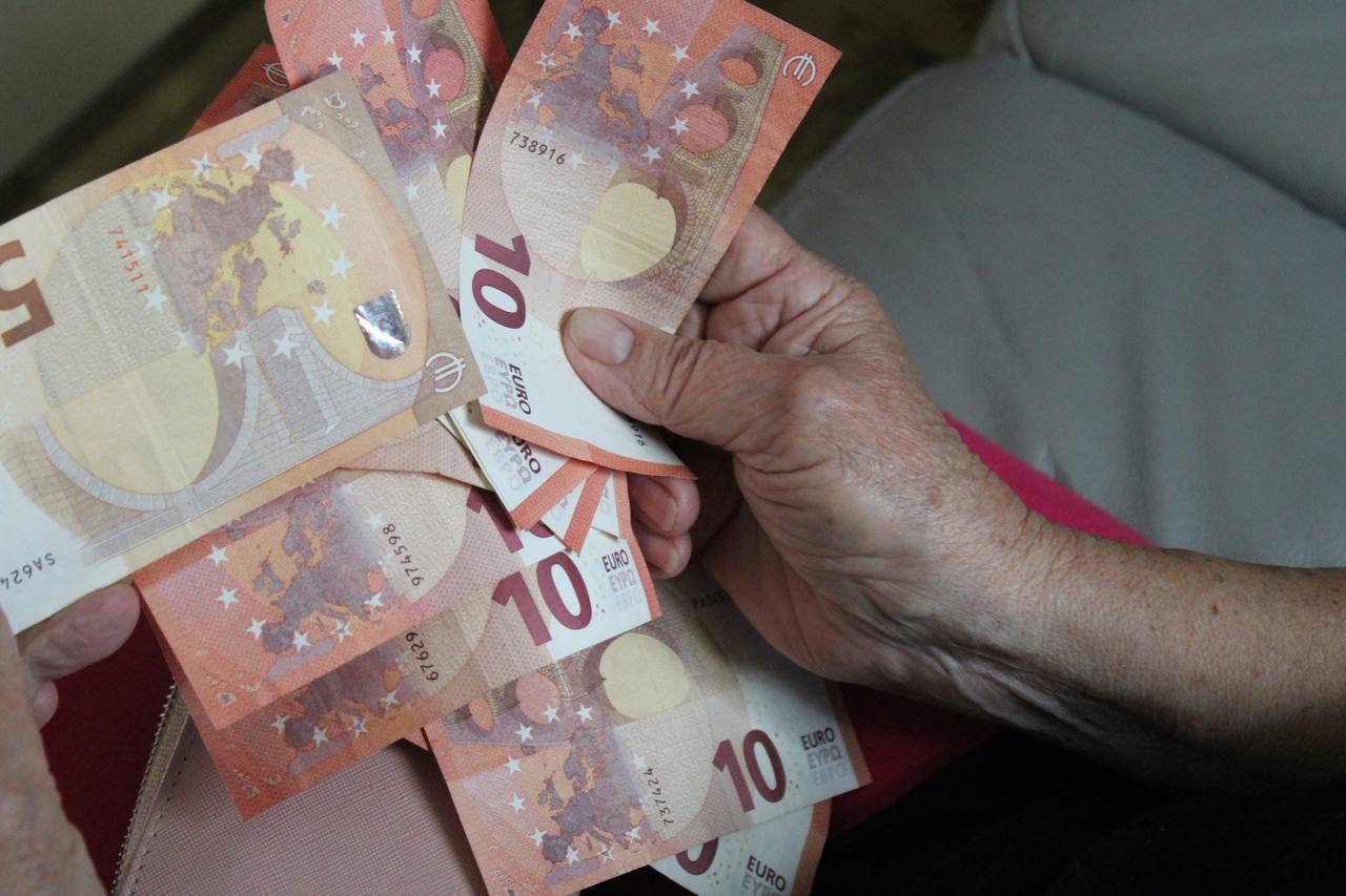 Več kot 600.000 Slovencev bo na bančnem računu čakal dodatek (Najmanjša vrednost je 155 evrov)