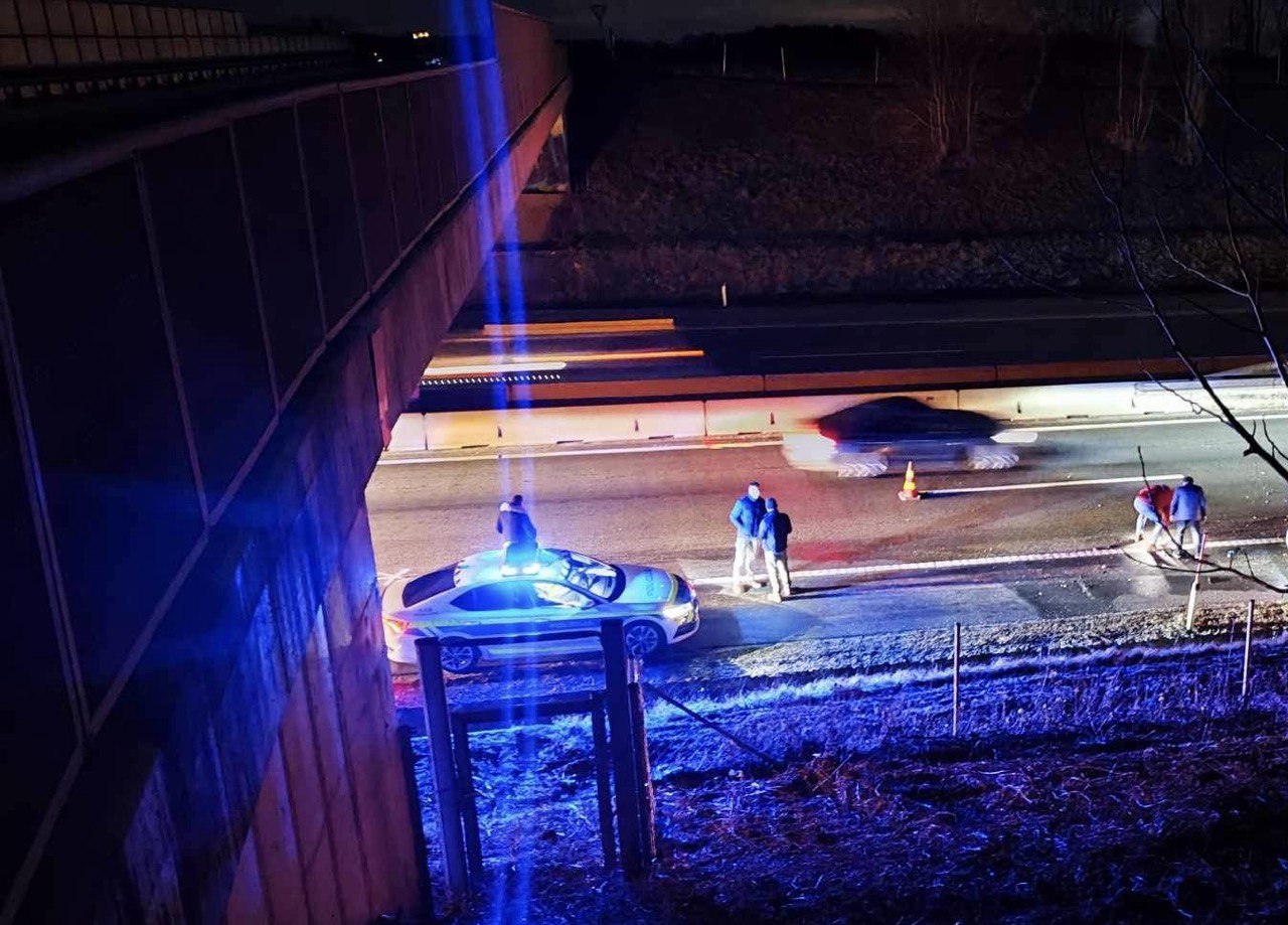 Saj ni res pa je: Vinjen kolesar presenetil policiste na Štajerski avtocesti