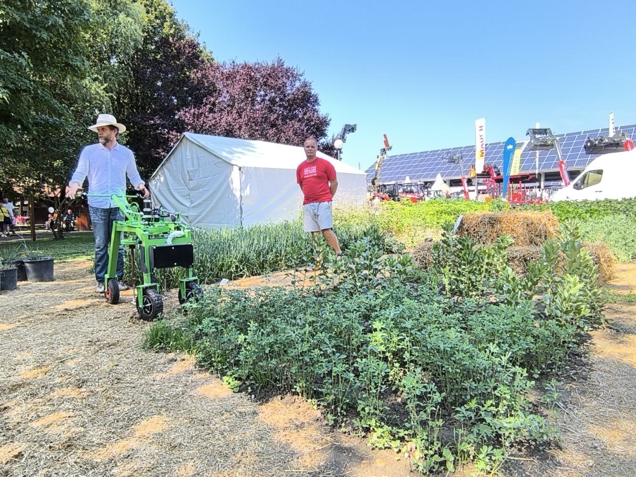 FOTO: Mariborčani razvili motiko, ki bi lahko kmalu olajšala delo na vrtu
