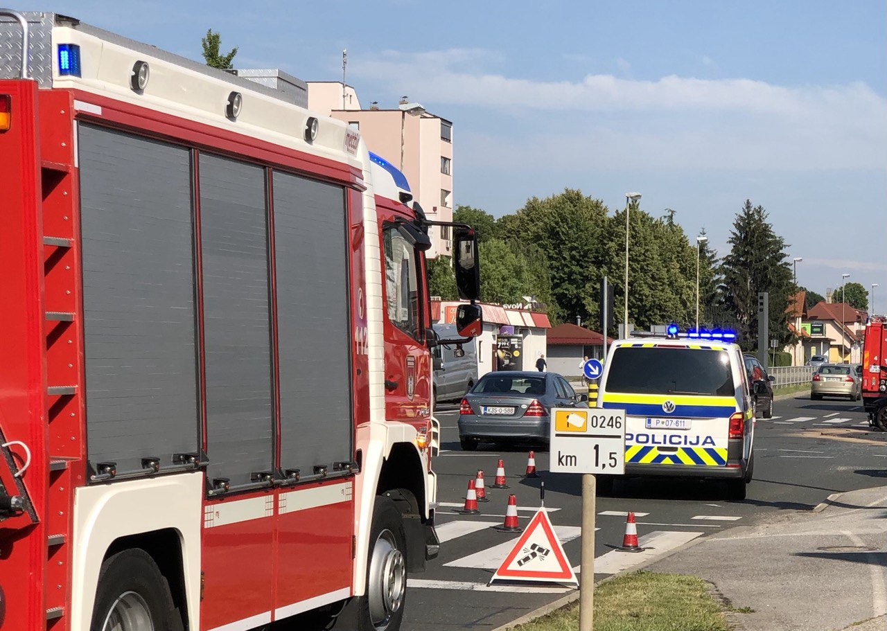 Na Ptujski cesti voznica na prehodu za pešce zbila peško