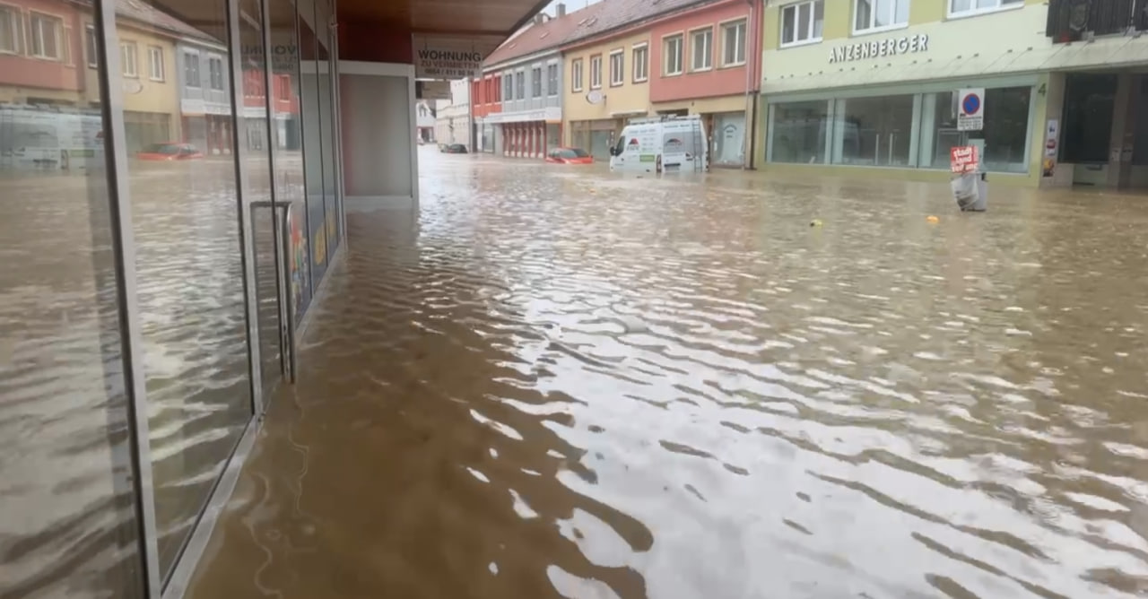 Smrtne žrtve, izredne razmere, evakuacije ... "Za mnoge bodo to najtežje ure v njihovem življenju"