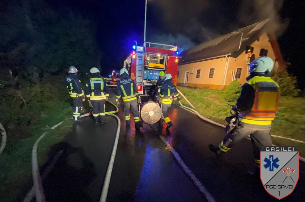 FOTO: Nočni mir v Svetem Tomažu prekinile gasilske sirene, škode za 70.000 evrov