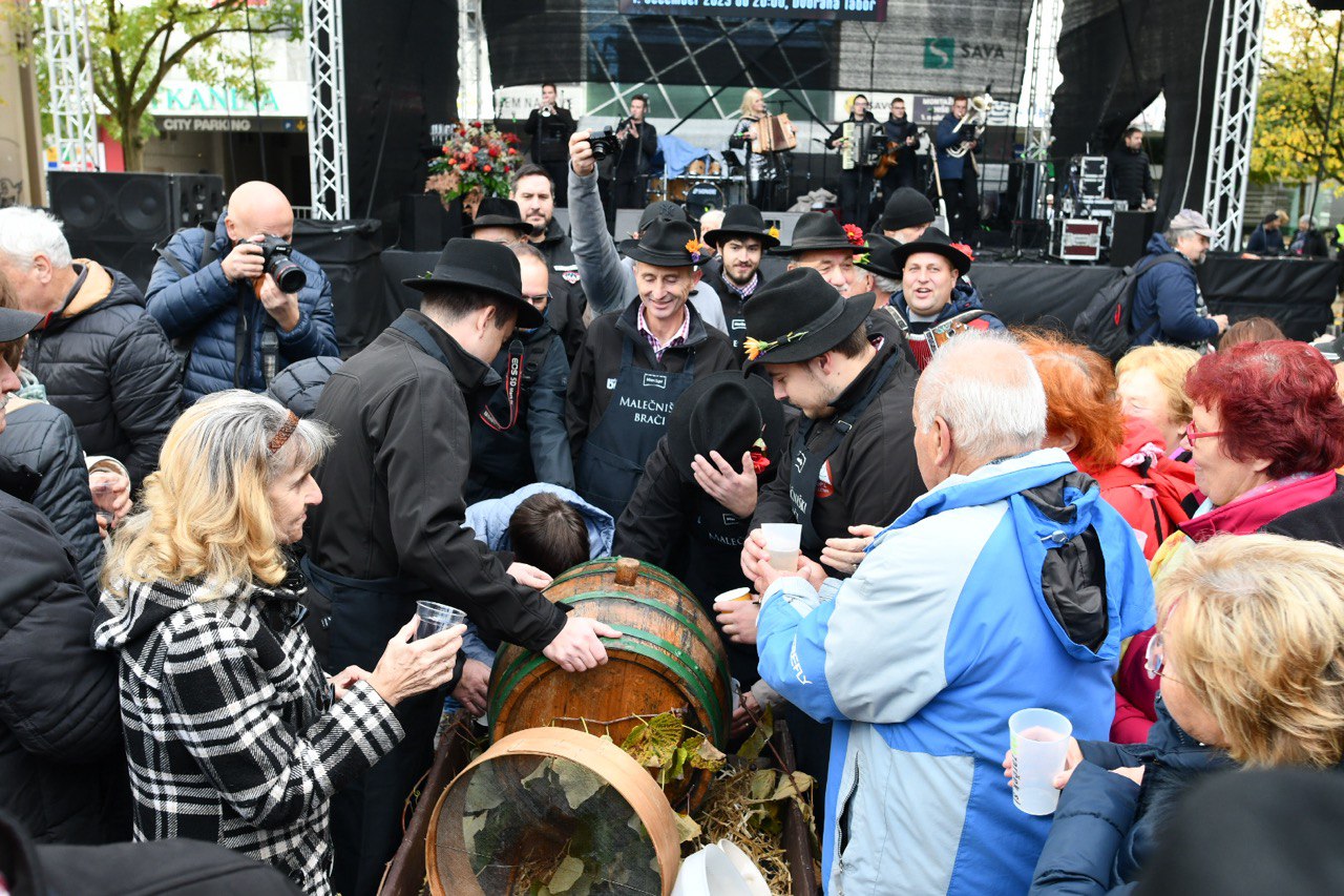 Maribor praznuje »štajersko novo leto«: Zdravje Martinu, meni pa vino