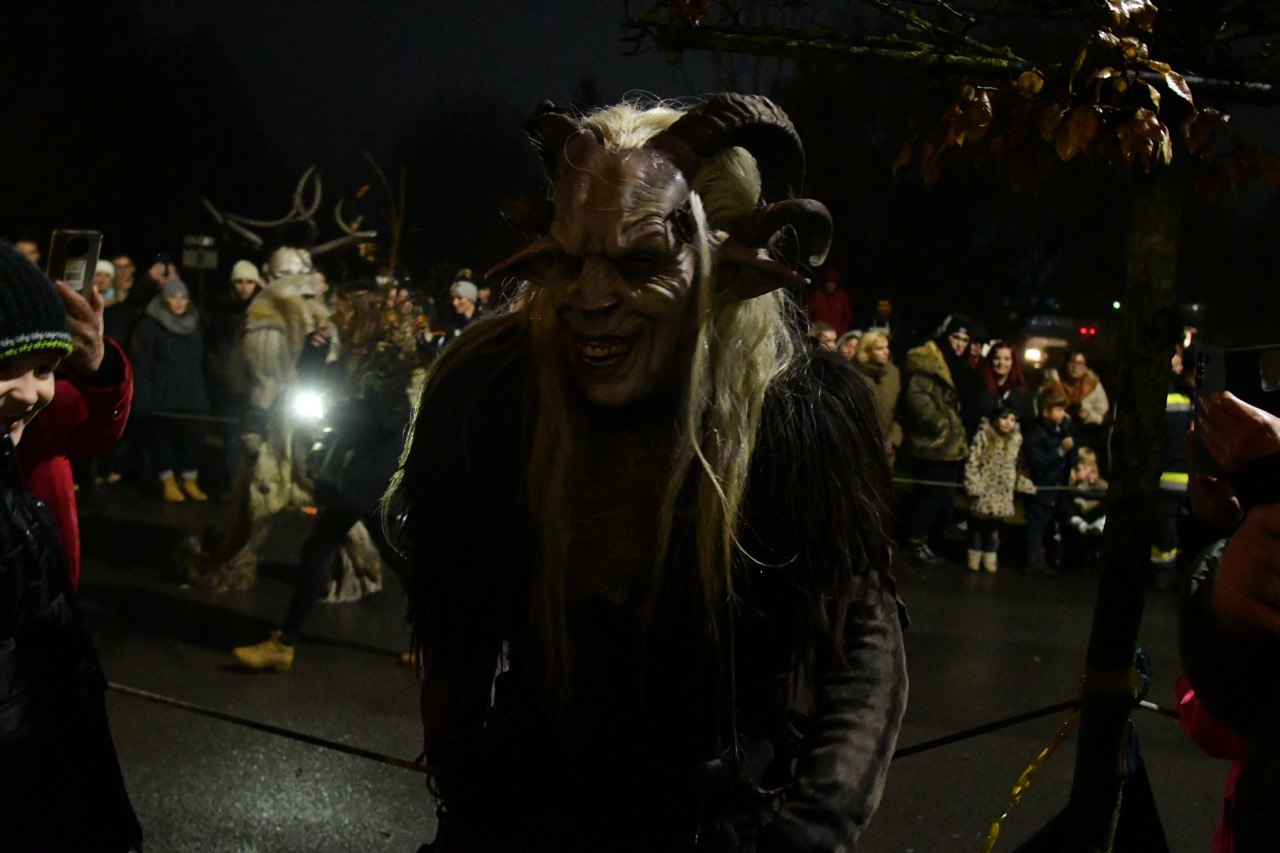 Krampusi na priljubljenem "Krampuslaufu" grobo nad 22-letnico