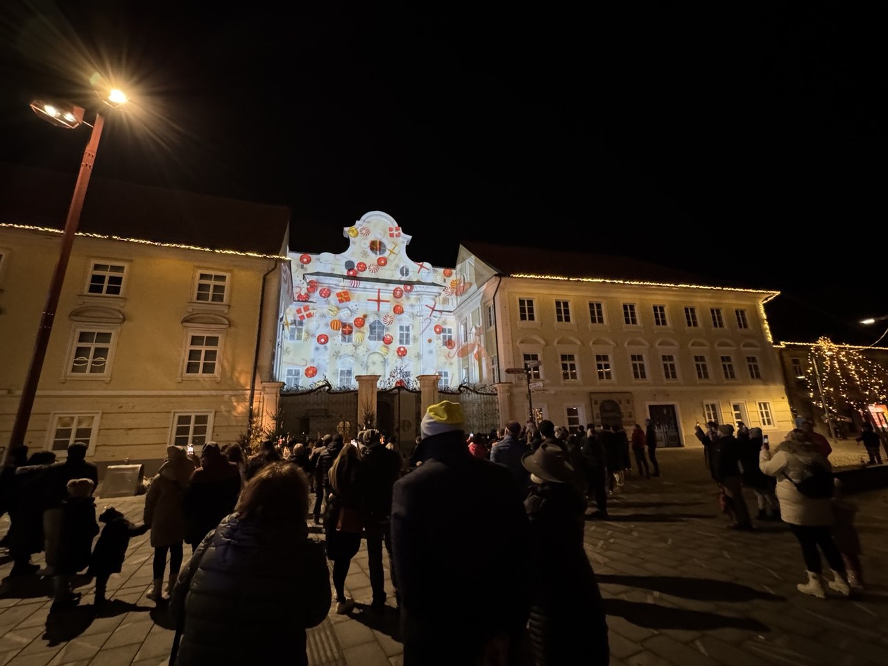 Kaj nas čaka v 2025: največji športni dogodek v Mariboru, cel kup imenovanj, dvig RTV prispevka, delni Sončev mrk...