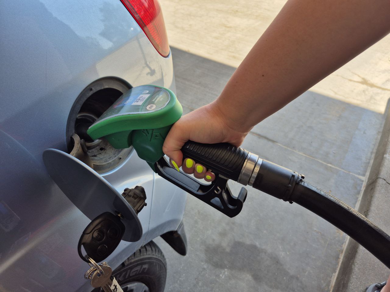 Vlada sprejela ukrep, s katerim bo ublažila pritisk na bencinske servise in podjetja