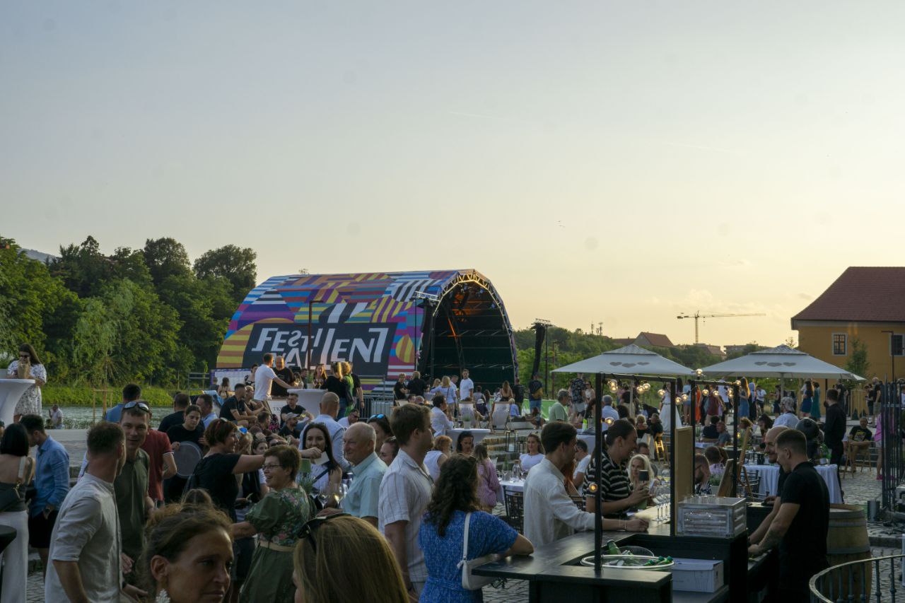 Legendarni Parni Valjak, vroči latino ritmi in jazz z dušo: Kaj vse prinaša predzadnji dan Festivala Lent?