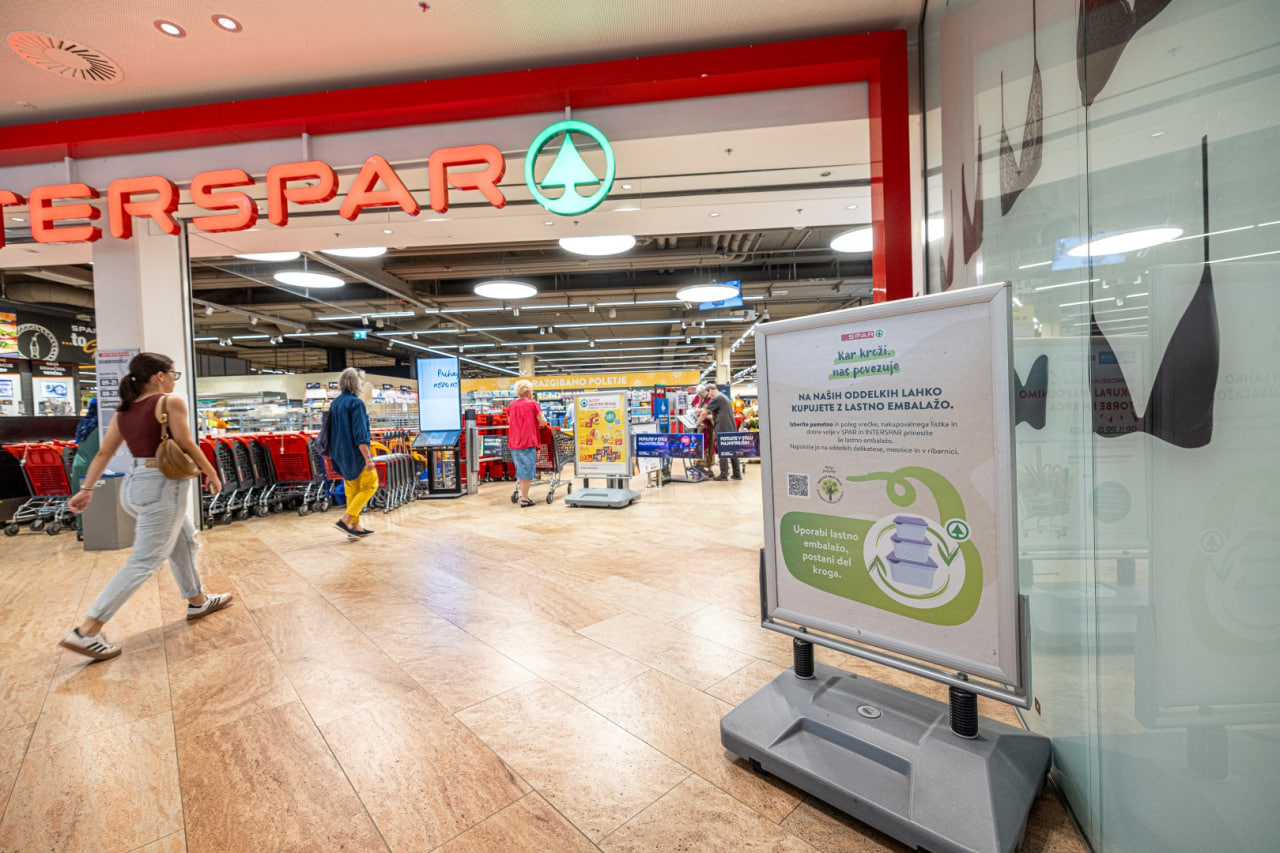 V Sparovi kampanji »Kar kroži, nas povezuje« spodbujajo k nakupom brez embalaže in plastičnih vrečk