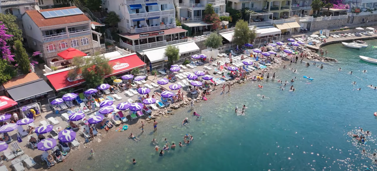 Jadranska destinacija s čudovitimi plažami, kjer vas nočitev stane manj kot na Hrvaškem večerja