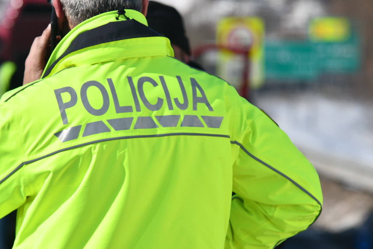 Ko je vsaka sekunda pomembna: Policista v prostem času rešila življenje motoristu