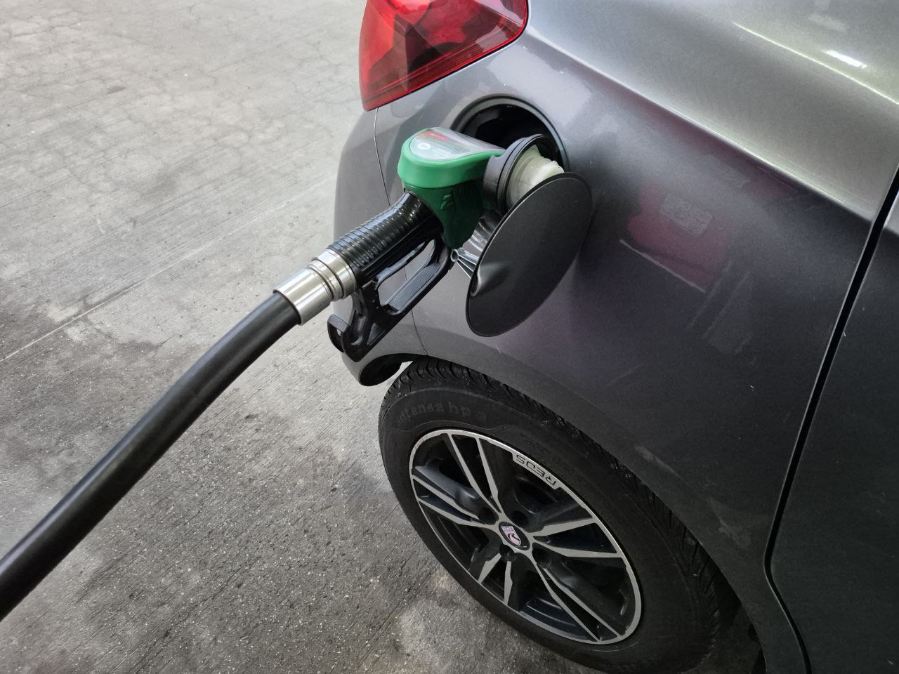 Vlada sporočila nove podražitve: Toliko boste od jutri odšteli za bencin, dizel in kurilno olje