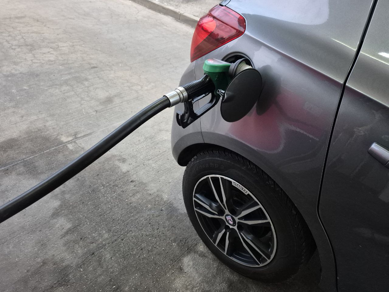 Vlada opozarja: Prihodnji teden se bodo dvignile cene dizla in olja