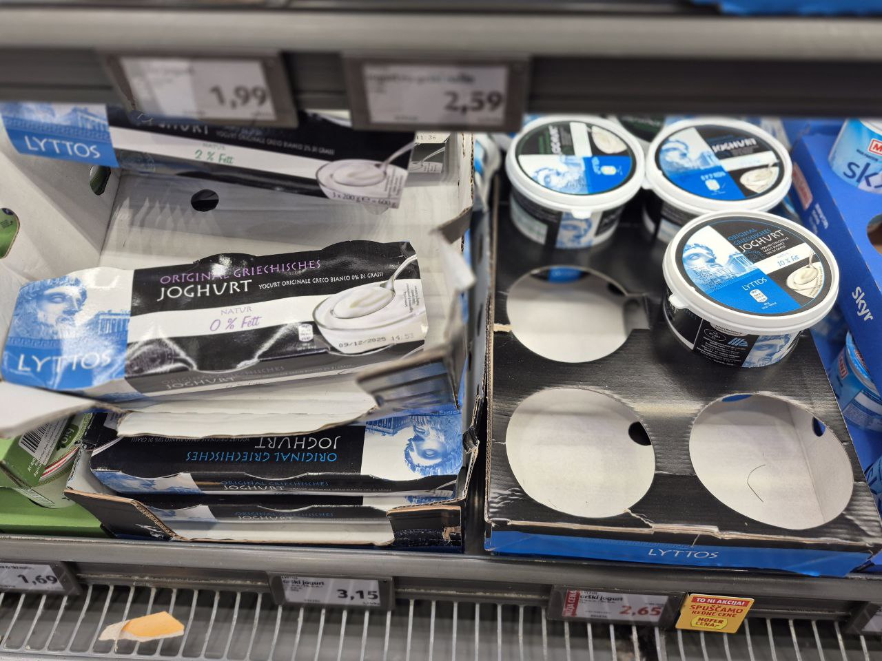 Ali nas trgovine zavajajo? Grški jogurt je pri nas redkejši, kot mislite (Slovenci pa ne poznamo razlike)