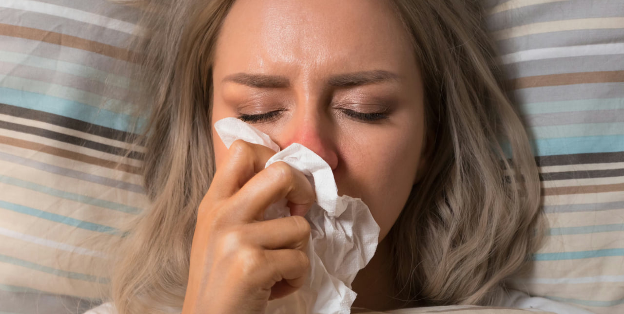 Zakaj imamo nos ponoči bolj zamašen kot čez dan? Ta trik vam bo pomagal spati