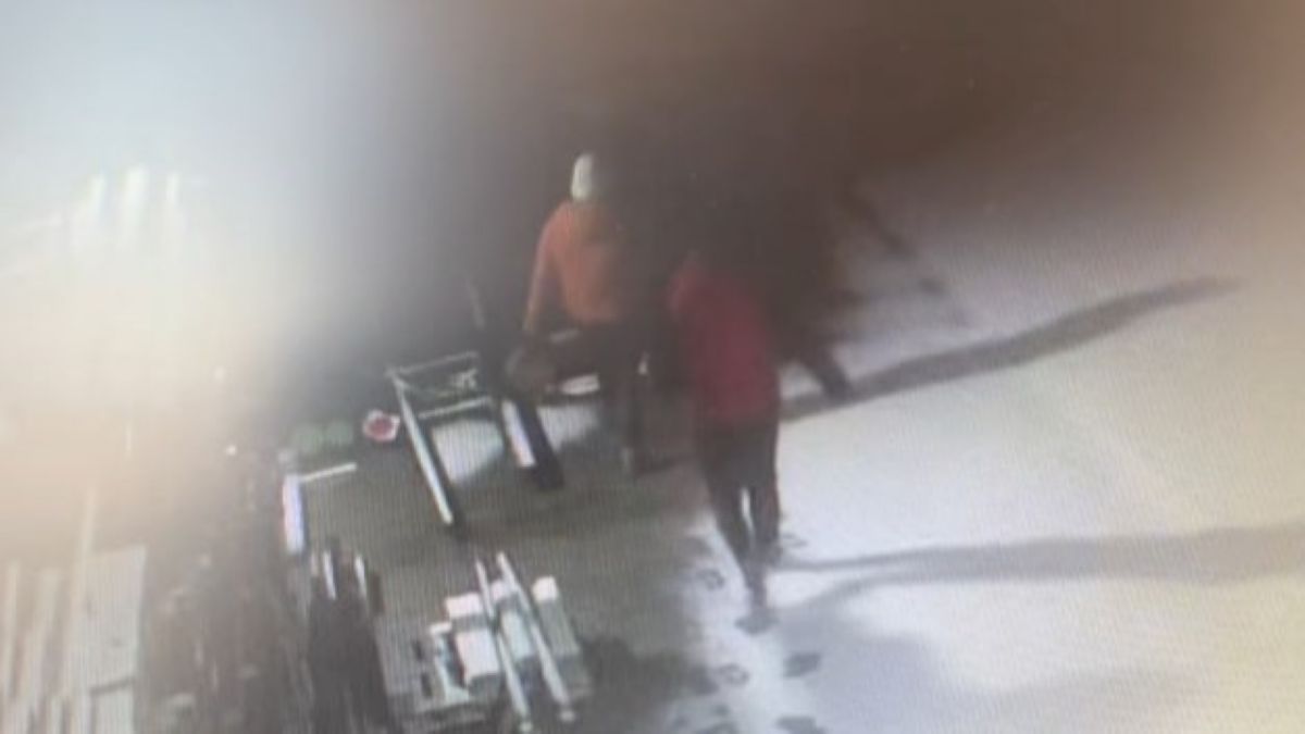 Dva moška pustošila po podjetju v okolici Maribora, ujeli so ju na posnetek