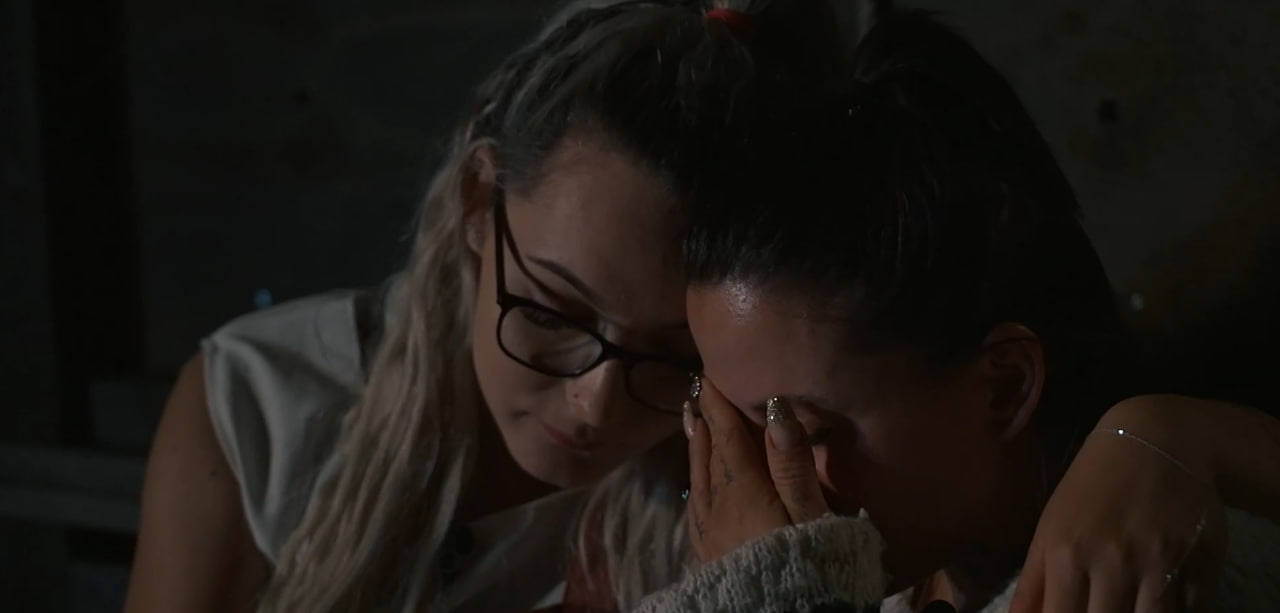 Romantika pred kamerami, Mariborčanka Urška pa sedaj razkrila, da ima doma že leto dni partnerja