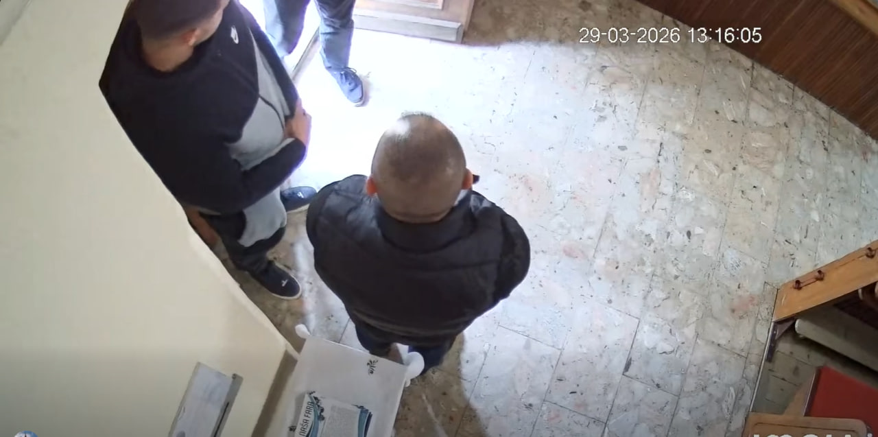 Poskušala ukrasti denar iz cerkve in napadla župnika, ki ju je zalotil: Vse je ujela kamera
