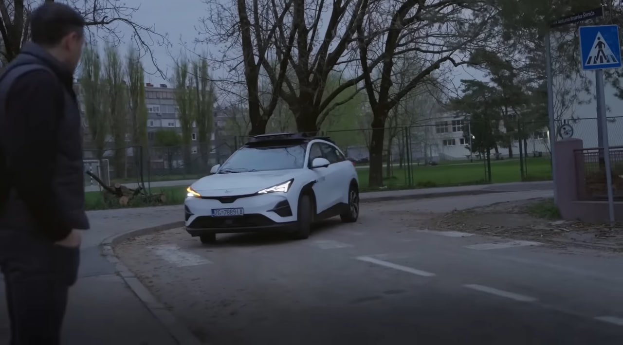 Velik korak na Hrvaškem, se bomo tudi na naših cestah kmalu vozili s taksiji brez voznikov?