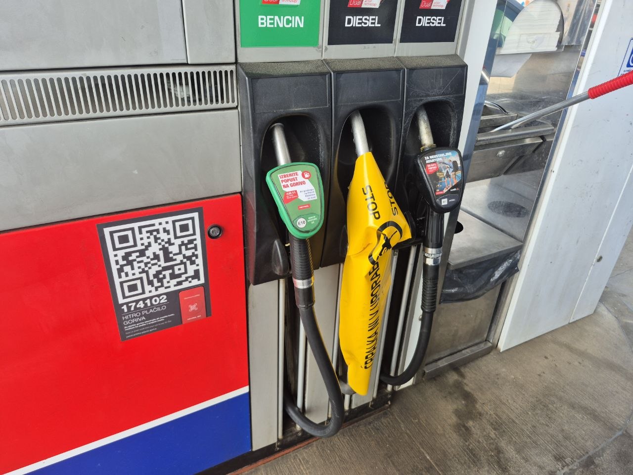 Bencin dražji, dizel cenejši: A pozor, na bencinskih črpalkah še ena sprememba