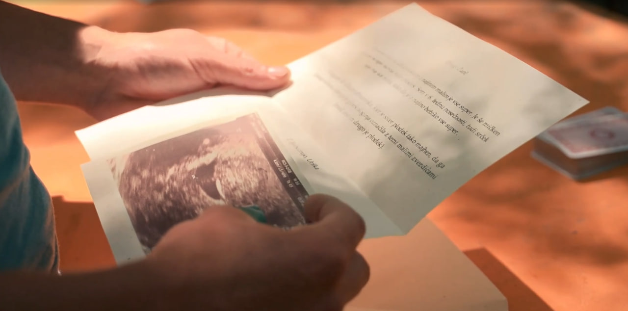 Solze sreče, ko je zagledal ultrazvok: A Kmetija skriva temačno ozadje, Mariborčanka Urška sprejela težko odločitev