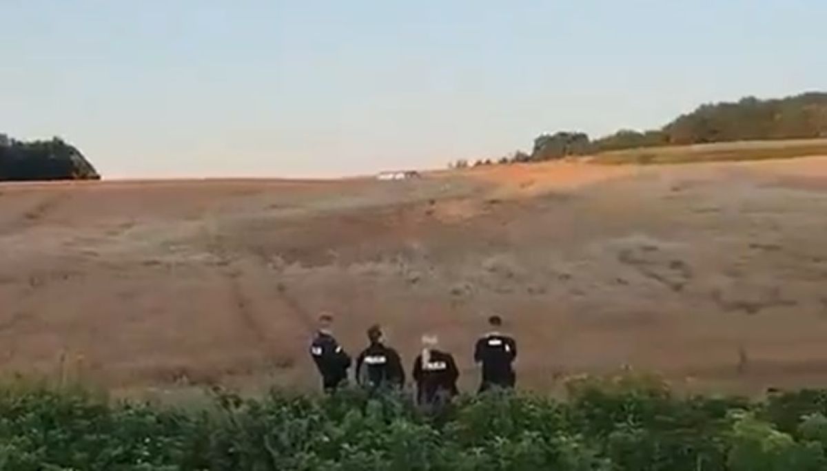Kaj je padlo z neba? Na Poljskem po eksploziji preiskujejo skrivnostni predmet