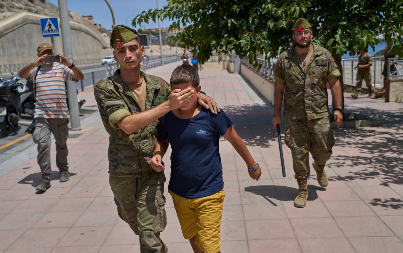 Brez staršev in brez osnovnih dobrin: V Ceuti v obupnih razmerah ostaja veliko otrok migrantov