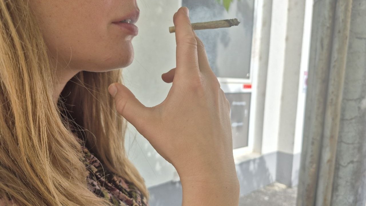 EU pripravlja veliko spremembo: Bomo za cigarete in druge tobačne izdelke kmalu plačevali veliko več?