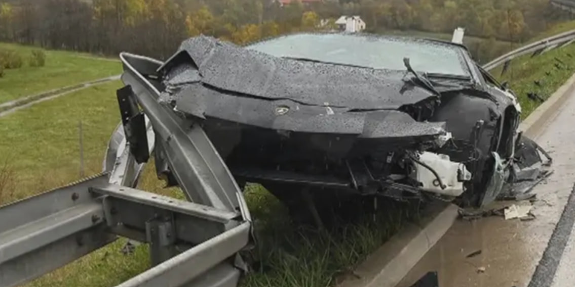24-letni Slovenec naj bi na avtocesti v dežju in megli z lamborghinijem divjal z 200 km/h, nato je počilo