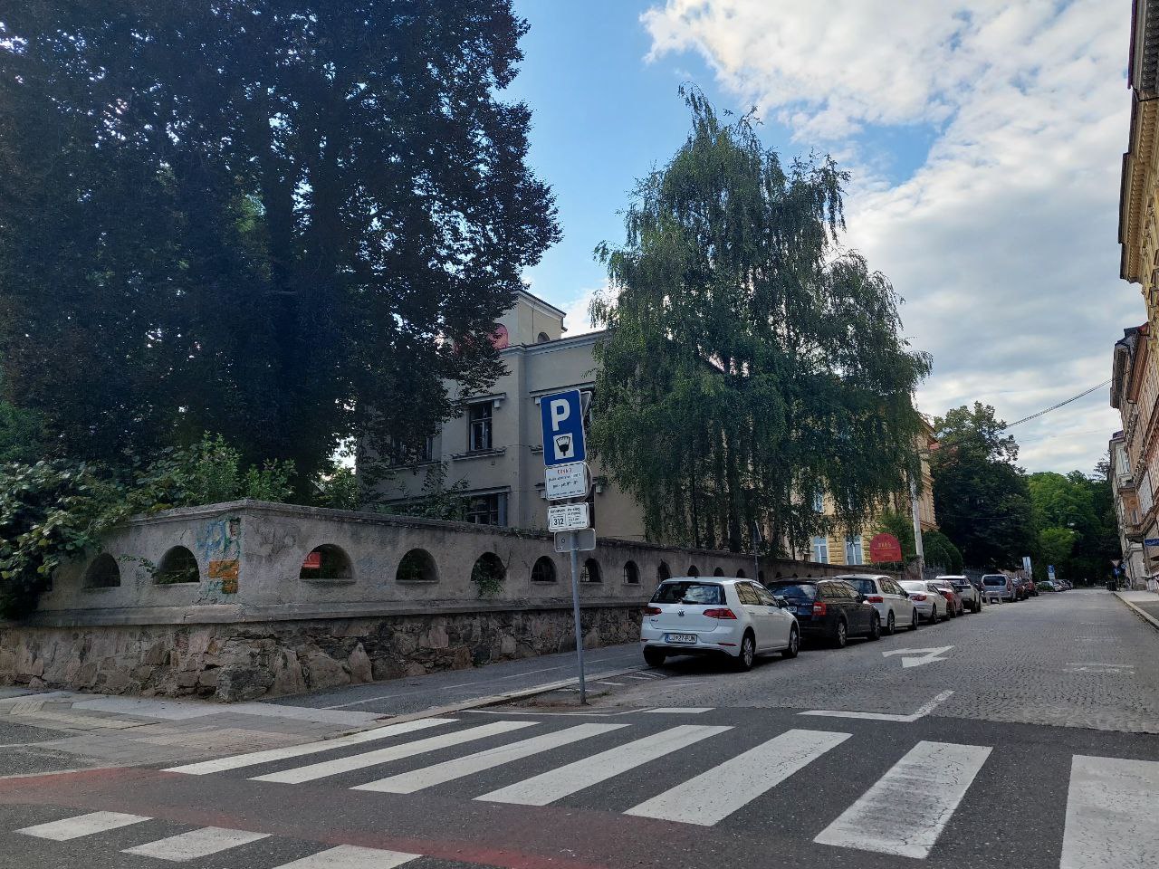 Stari sanatorij na Tyrševi še vedno prazen, univerza čaka na sredstva za obnovo