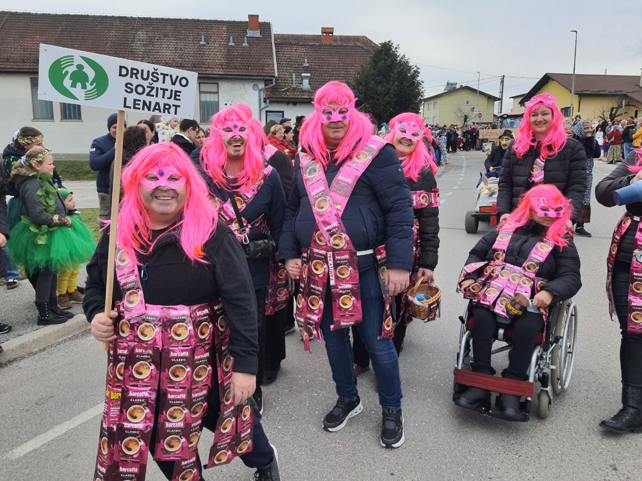 FOTO: Lenart preplavilo več kot 1500 pustnih mask, poglejte, kdo vse je preganjal zimo