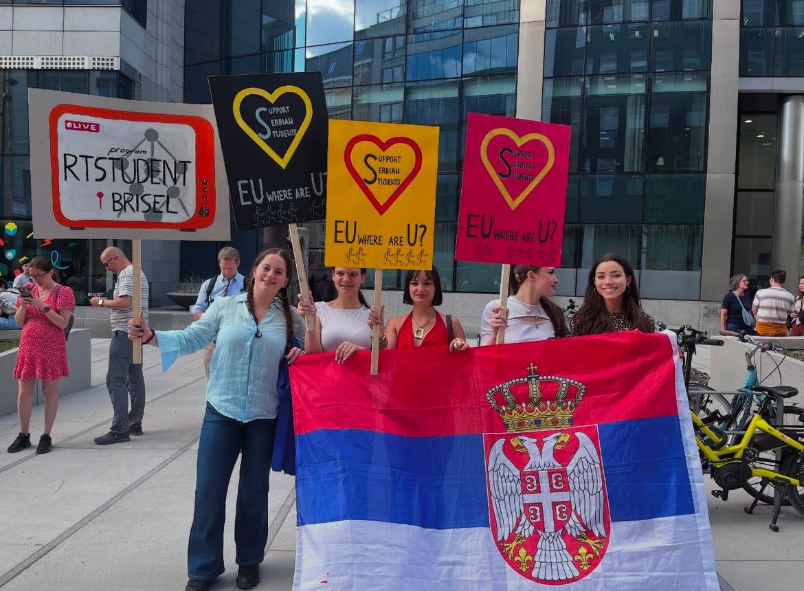Srbski študenti po 18 dneh in 2000 kilometrih vendarle prispeli v Bruselj