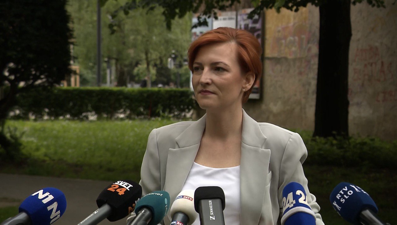 Ministrica Vrečko kljub interpelaciji odločno: "Nikakor ne bom odstopila!"