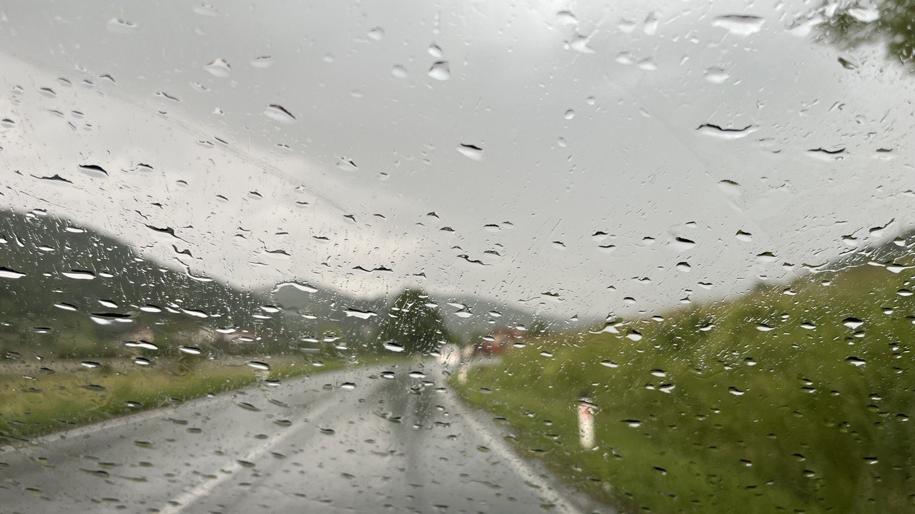 Meteorologi napovedujejo: Jutri zjutraj še sonce, nato pa sledi scenarij, ki ga nihče ne mara