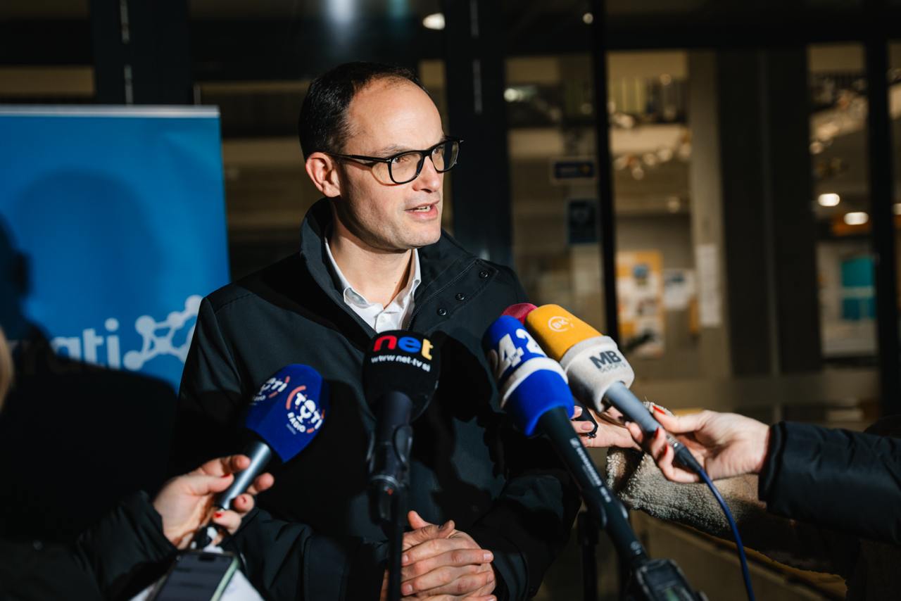 Nov mejnik za Demokrate, Logar pa že razmišlja, kako bi oblikoval vlado