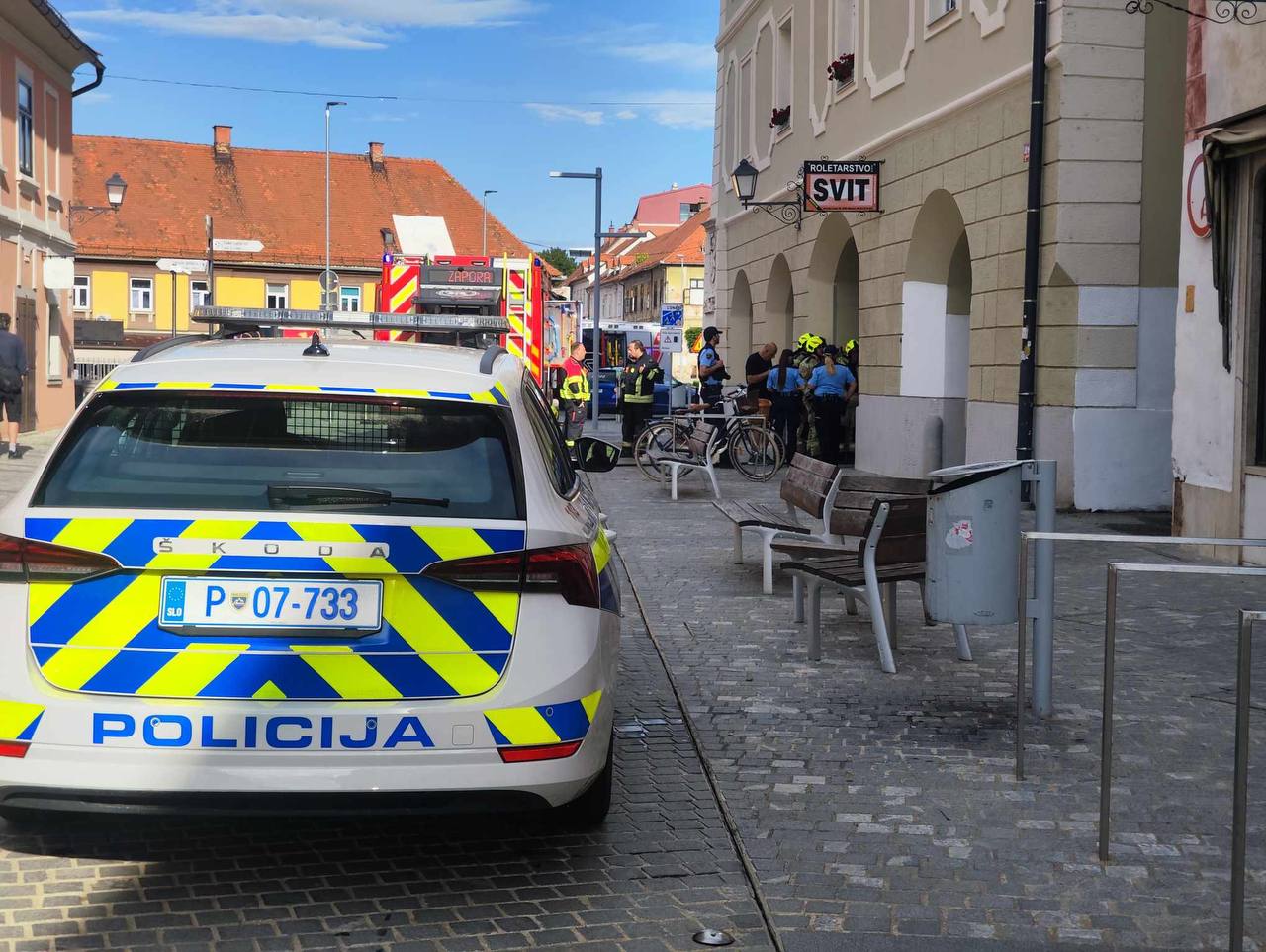 FOTO: V centru Maribora mirno jutro prekinile gasilske sirene