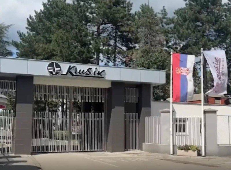 V tovarni orožja in streliva eksplodiral vžigalni mehanizem: Poškodovanih več zaposlenih