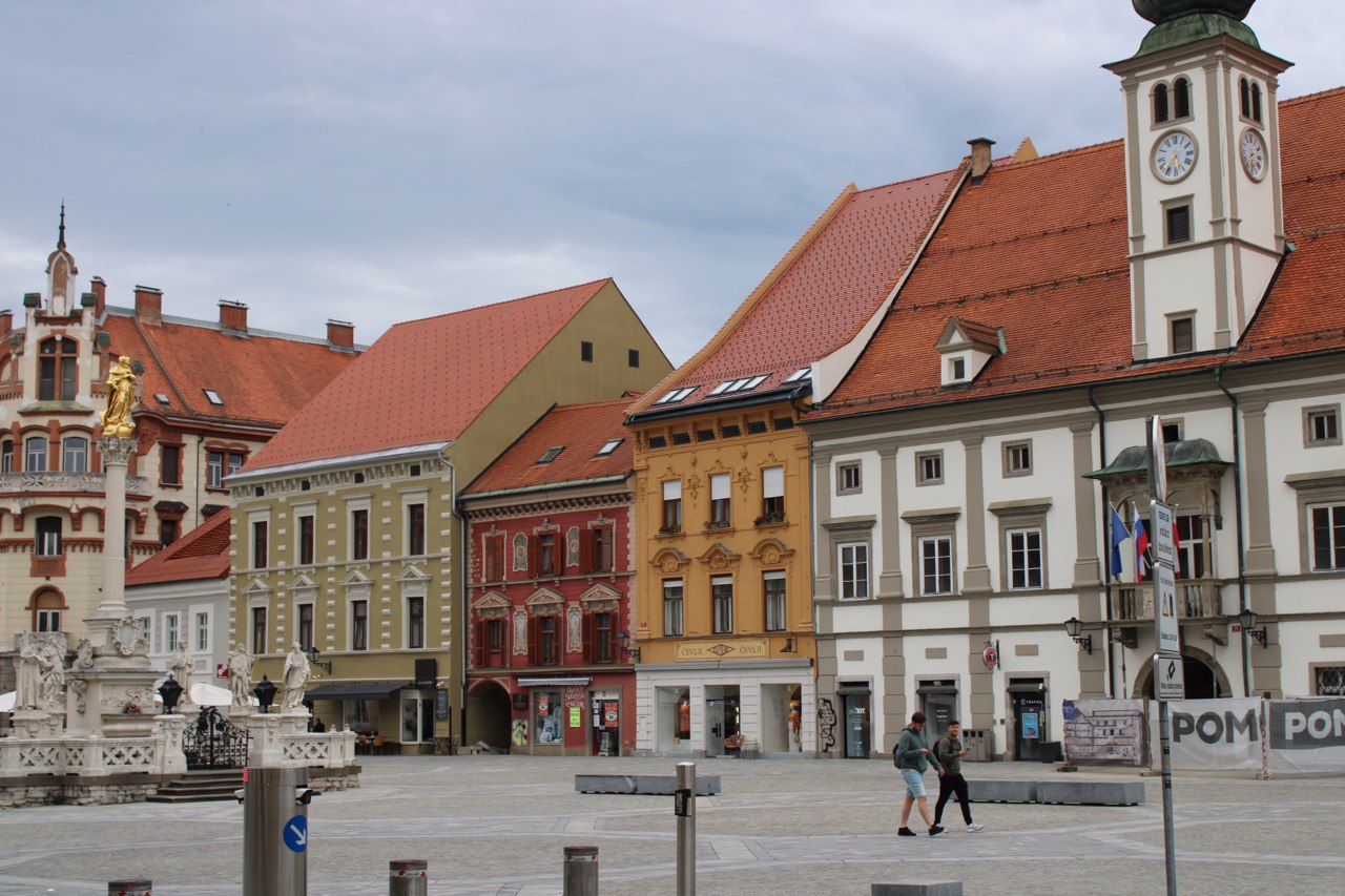 Mariborska občina na javni dražbi prodaja več nepremičnin: Najnižja izklicna cena le 12.150 evrov