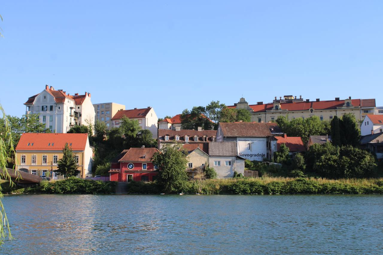 Cene stanovanj v Sloveniji prebile nov mejnik, tudi v Mariboru bo nakup še težji
