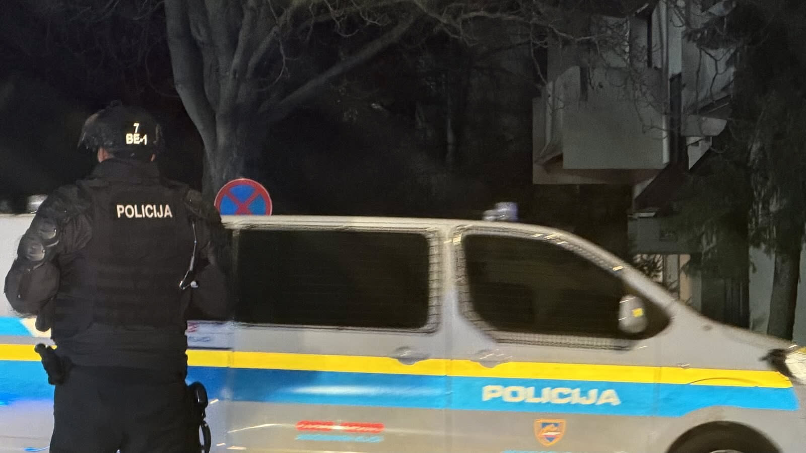 Šokanten obračun s policisti: Korošec nadnje z molotovko in pištolo, nato še s pestmi