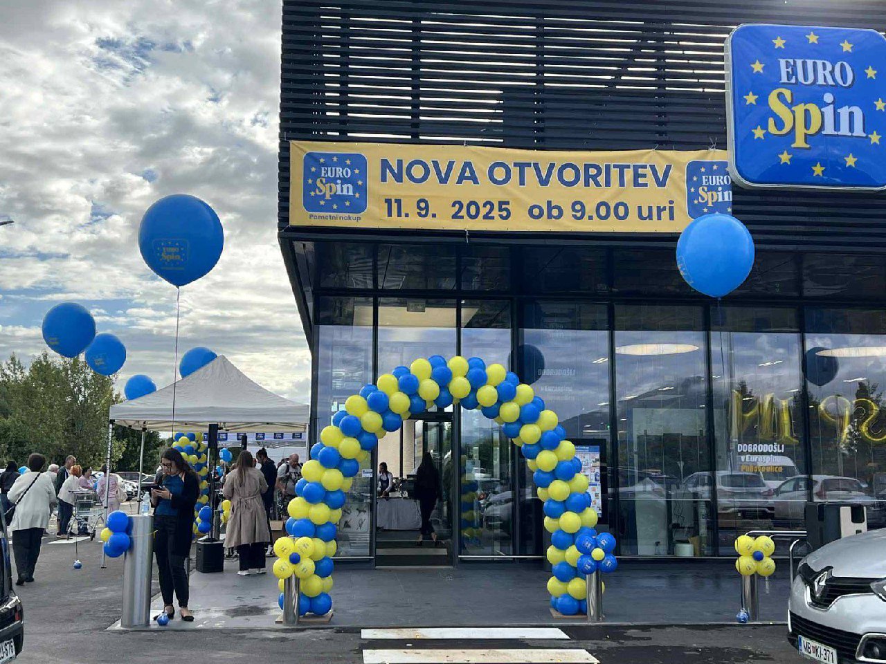 FOTO: Na Pobrežju slovesno odprli novo trgovino Eurospin