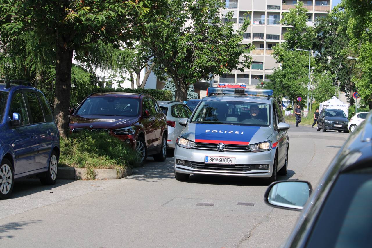 Grozljiv primer zanemarjanja pri sosedih: 7-letnica ob izročitvi tehtala komaj dobrih deset kilogramov