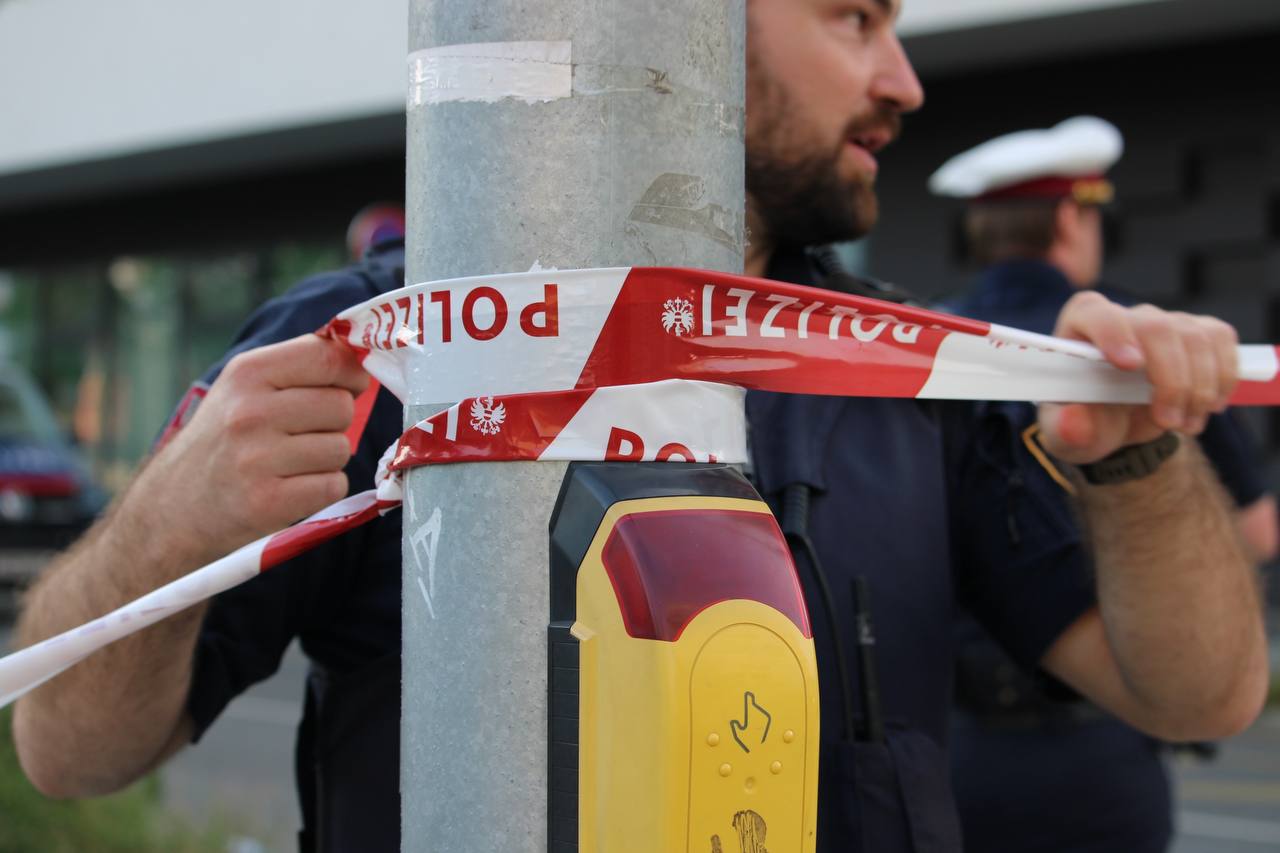 Grozljiva družinska tragedija pri Gradcu: Oče umoril svojo 8-letno hčerko