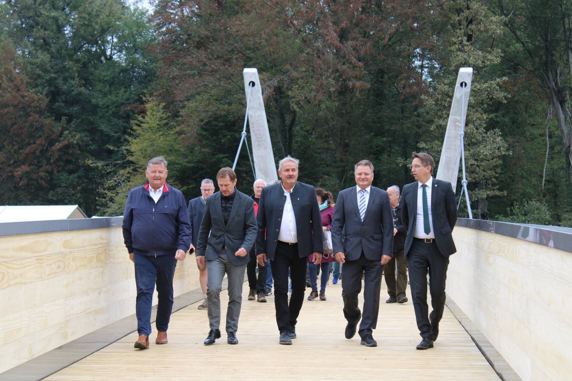 FOTO: V Ceršaku slovesno otvorili nov kolesarsko-pohodniški most čez reko Muro
