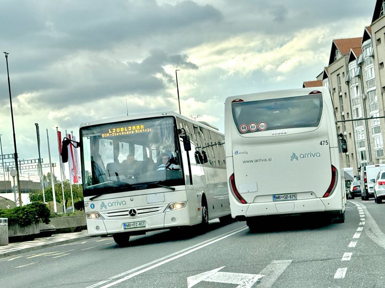 Ista postaja, drugačna cena: Zakaj medkrajevni avtobus v eno smer stane več kot v drugo?