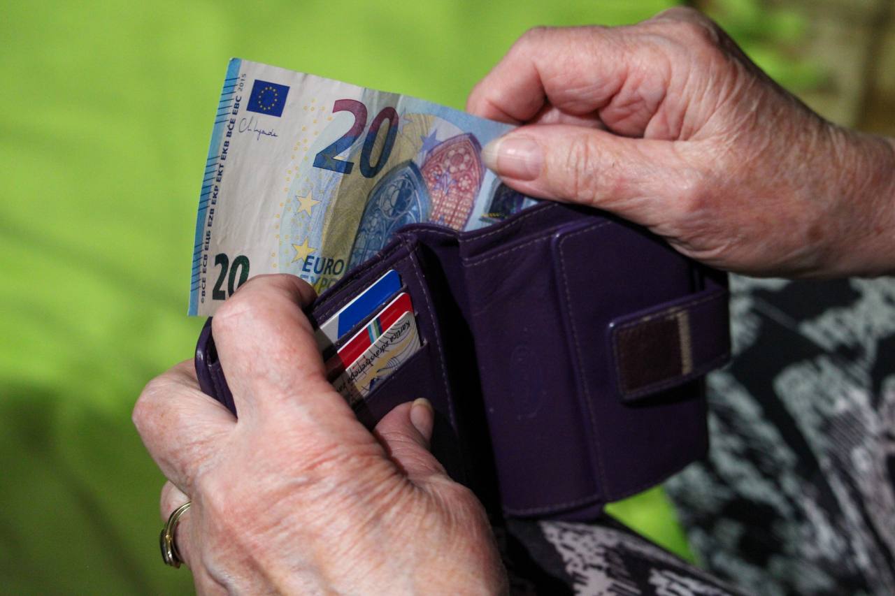 Izredna uskladitev z marcem: Najnižja pokojnina sedaj znaša 386,93 evra