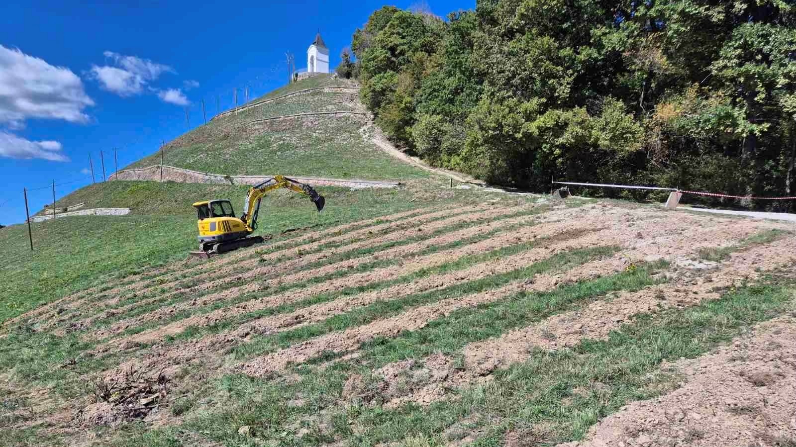 Dela za novi vinograd na Piramidi v teku, poziv sprehajalcem k previdnosti