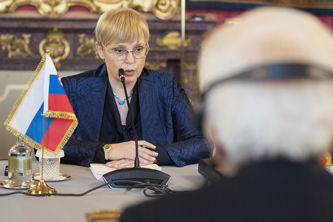 Predsednica Pirc Musar prejela darila v vrednosti več kot 50.000 evrov, kaj je storila z njimi?