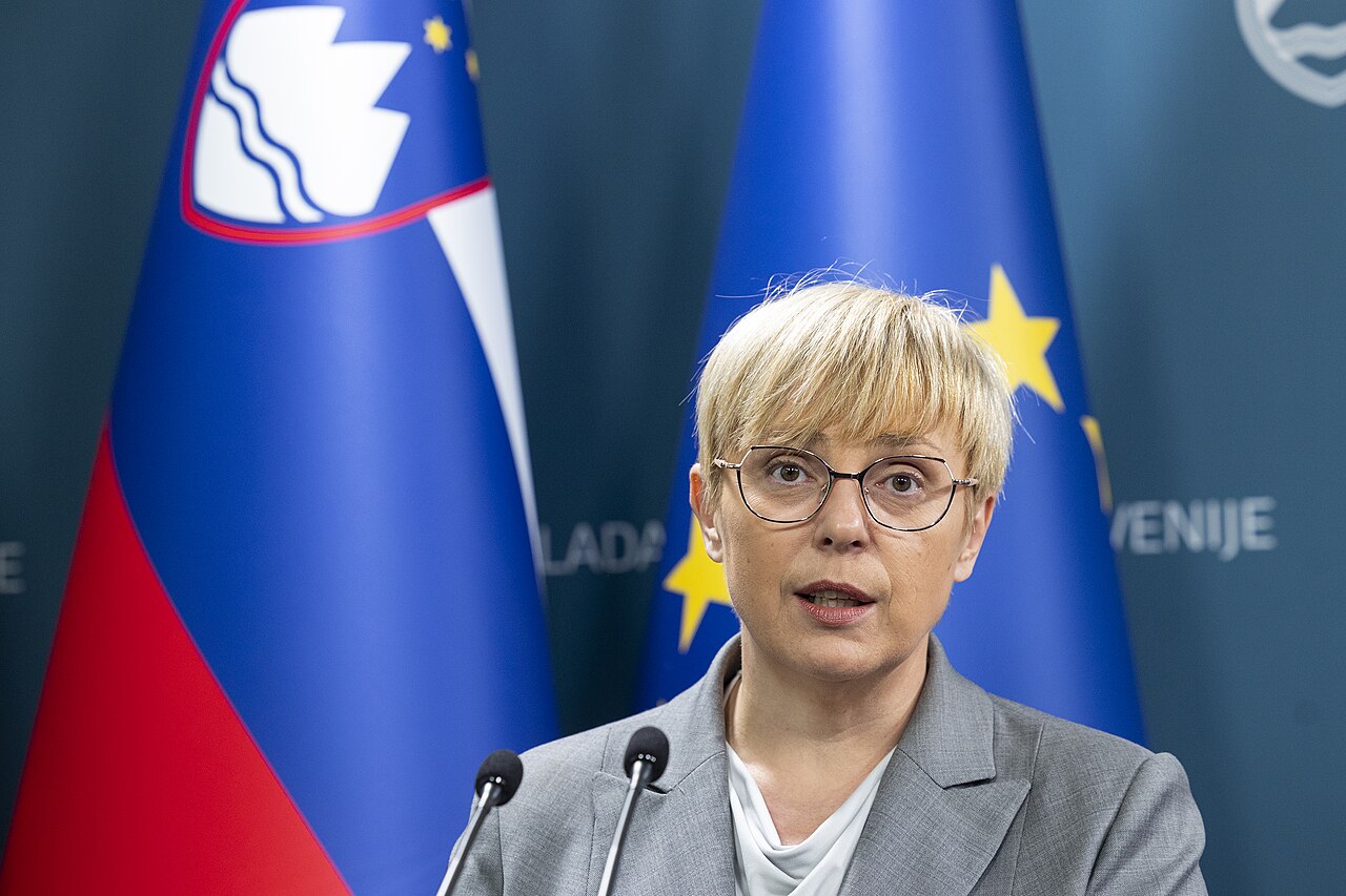 Nesrečo predsednice Nataše Pirc Musar zakrivil njen voznik, ki se ni držal varnostne razdalje
